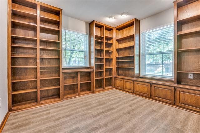 Building Photo - 2711 Lincoln Dr