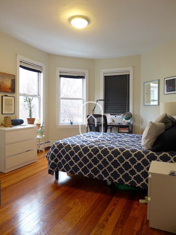 Foto del edificio - 12 Fisher Ave