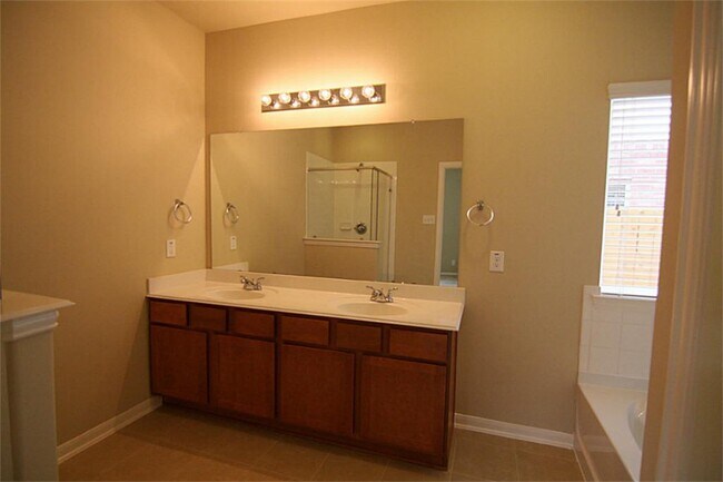 Foto del edificio - 18206 Canary Bluff Ln
