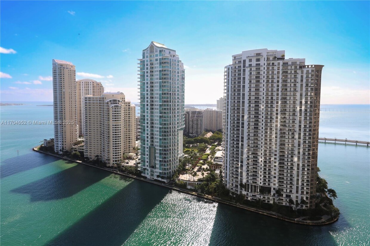 Foto principal - 300 S Biscayne Blvd