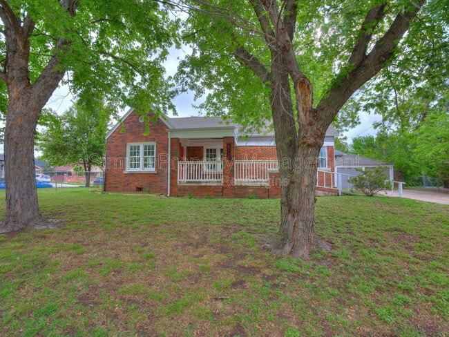 Photo - 2112 N Drexel Blvd House