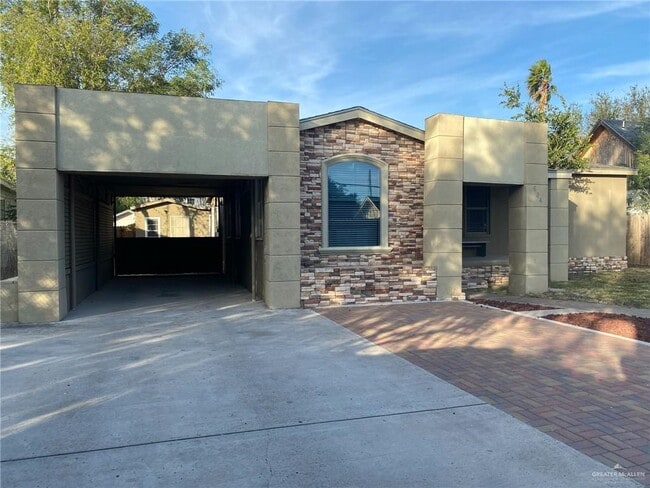 Building Photo - 604 W Hackberry Ave