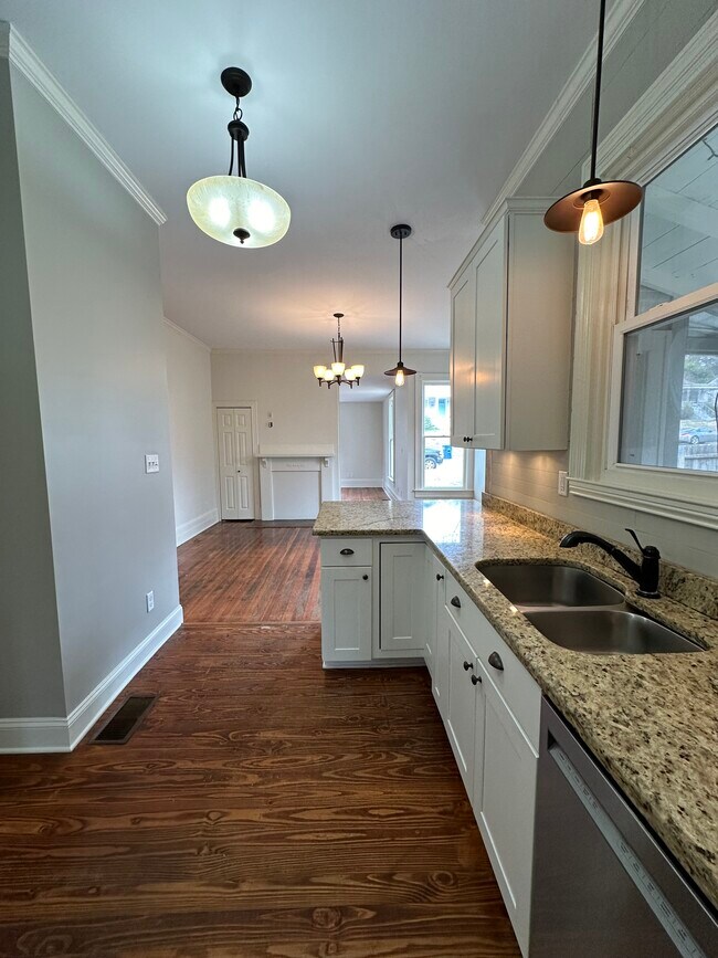 Building Photo - 4401 6th Ave S