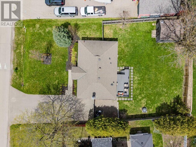 Building Photo - 9 Hazelbury Dr
