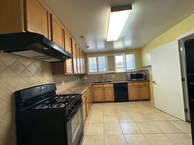 Foto del edificio - 589 N Monroe St