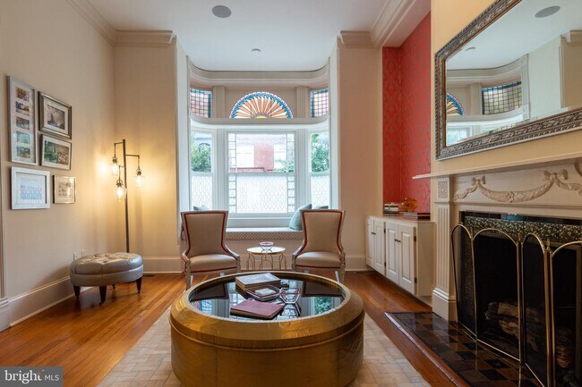 Foto del edificio - 2022 Hillyer Pl NW