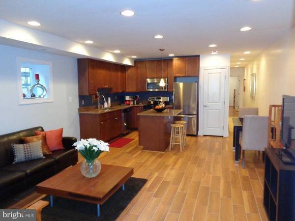 Foto del edificio - 907 Webster St NW