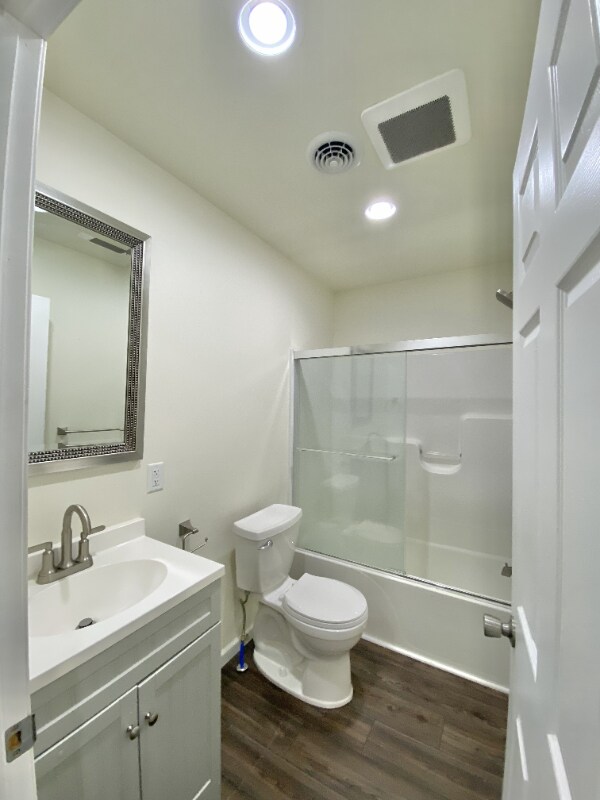 Foto del edificio - 738 Bloom Rd