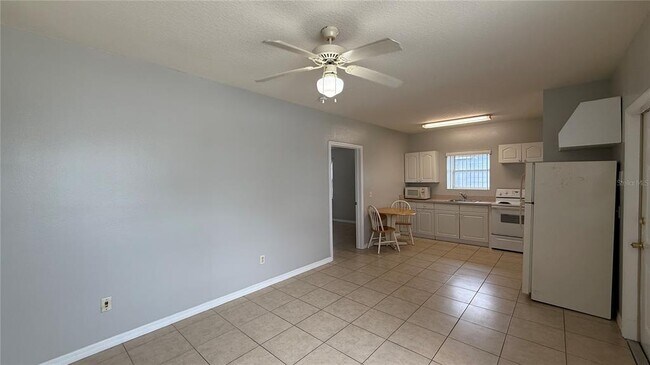 Building Photo - 627 Orchid Dr