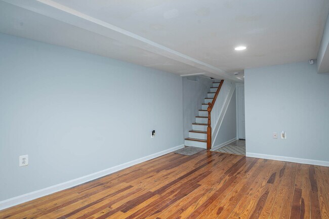 Building Photo - 14 S Decker Ave