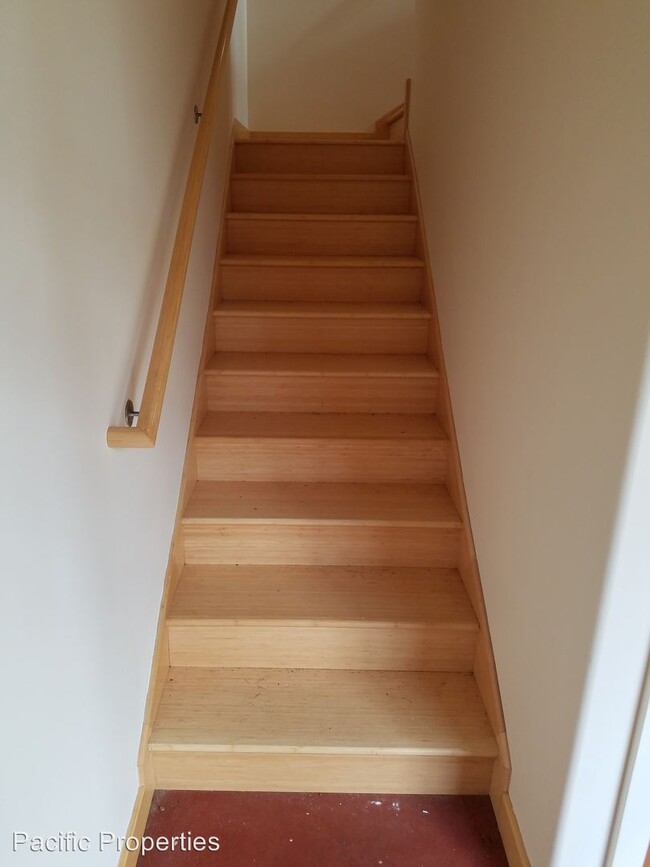 Foto del edificio - 1 br, 1 bath Apartment - 463 Florence Avenue