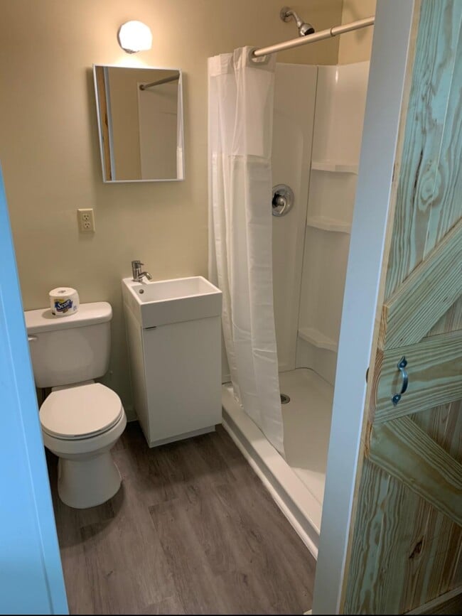 Building Photo - 1380 E Duval St