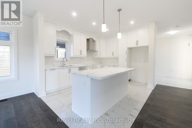 Building Photo - 45 Joanne Crescent