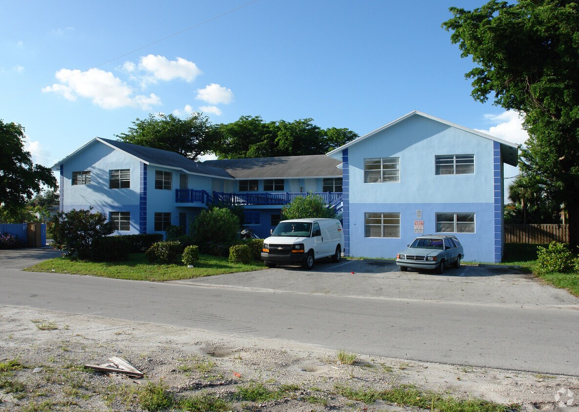 Foto principal - 100 NW 8th St