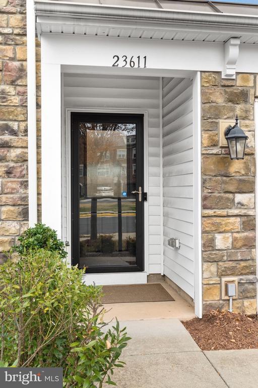 Foto del edificio - 23611 Rose Leigh Terrace