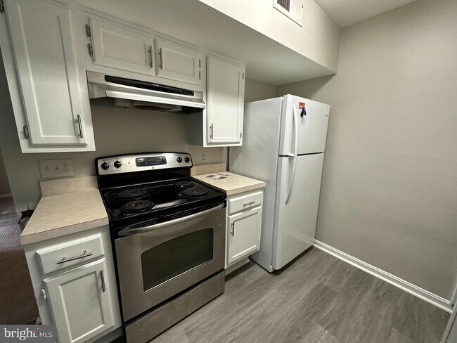 Foto del edificio - 8 Normandy Square Ct