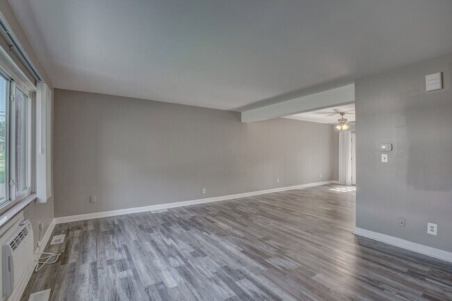 Photo - 1389 W Galbraith Rd Townhome
