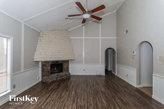 Foto del edificio - 4130 Silverleaf Rd