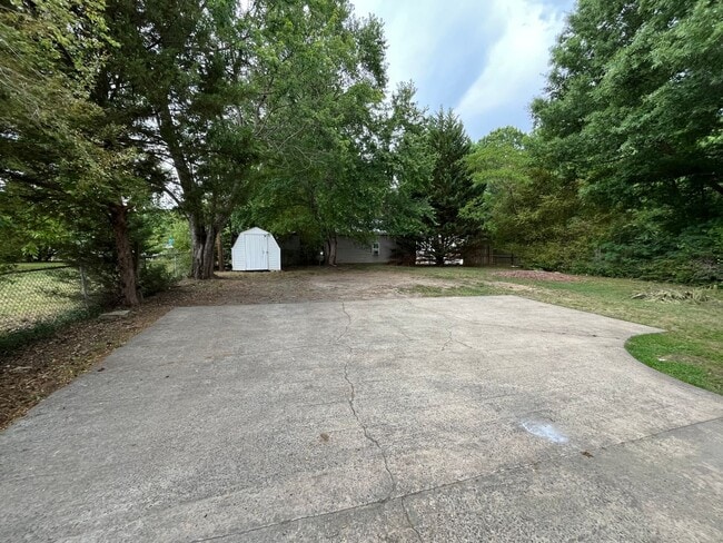 Building Photo - Burlington / Haw River