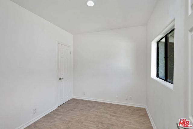 Foto del edificio - 7701 Norton Ave