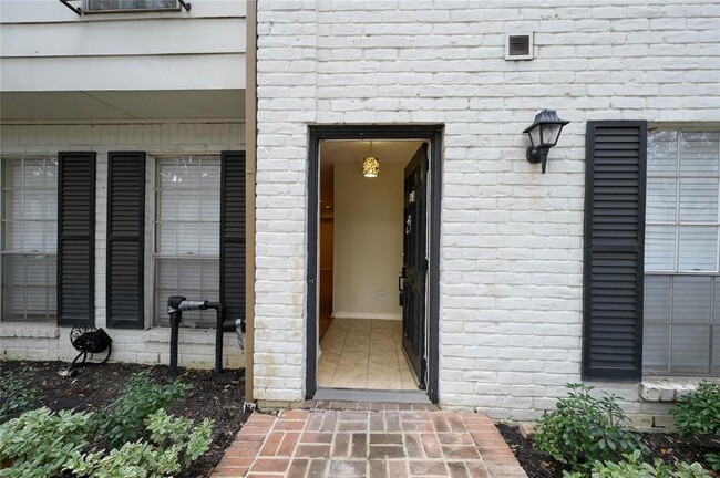 Foto del edificio - 361 N Post Oak Ln