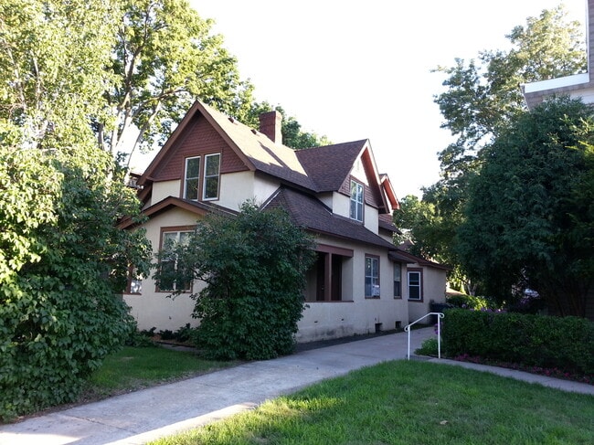 Building Photo - 516 4th Ave SE