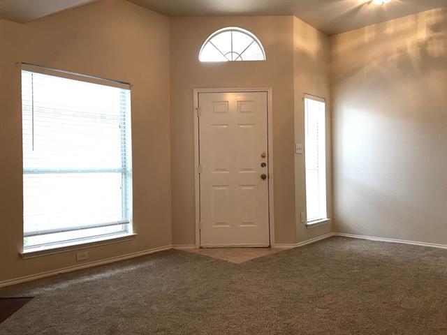 Building Photo - 2211 Brookview Dr