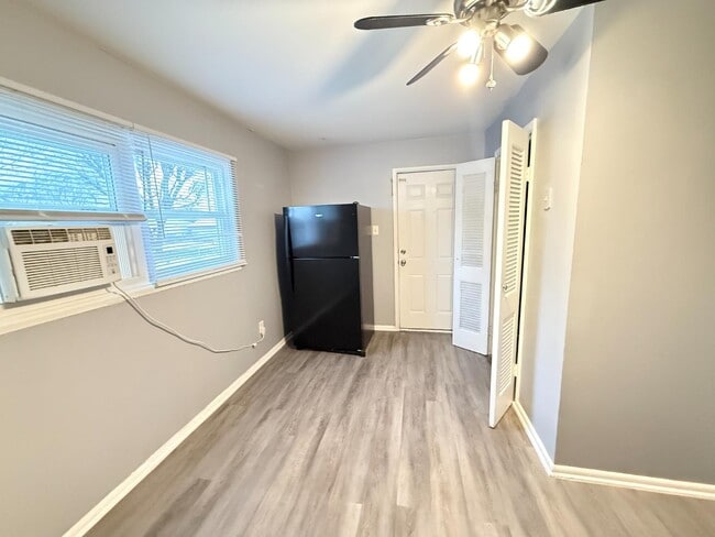 Foto del edificio - 1328 Longfellow Dr