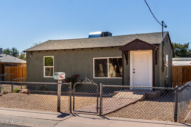 Foto del edificio - 1424 S Bonarden Ln