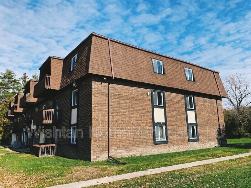 201 Charleston Blvd Unit 6, IL 61455 Condo for Rent in