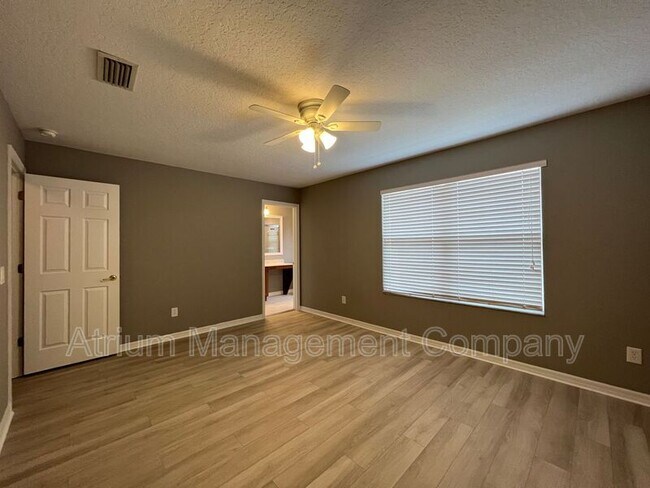 Building Photo - 2131 Retreat View Cir