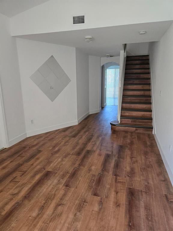 Foto del edificio - 4944 Leeward Ln