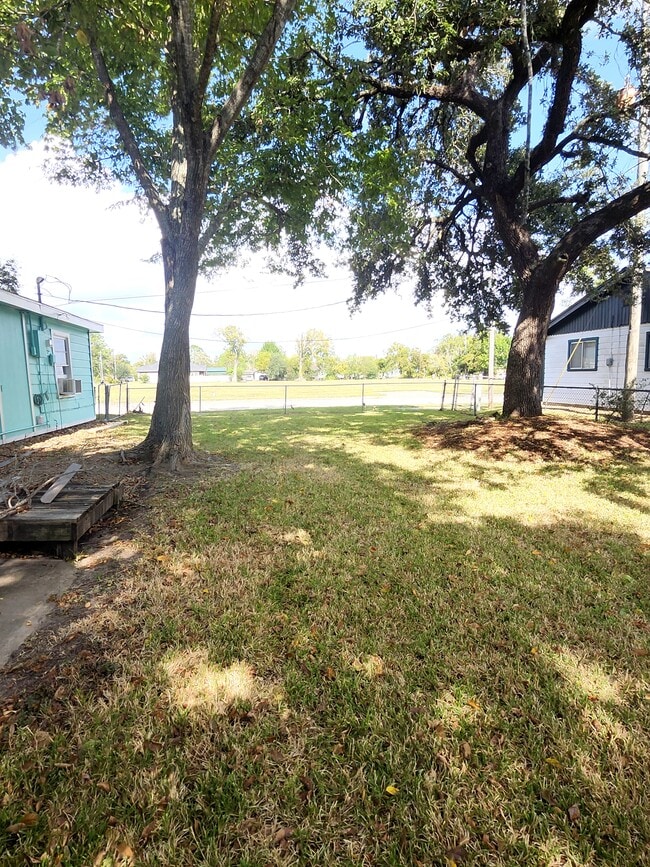 Building Photo - 3103 Avenue H