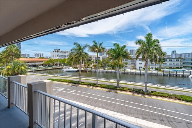 Foto del edificio - 250 Layne Blvd
