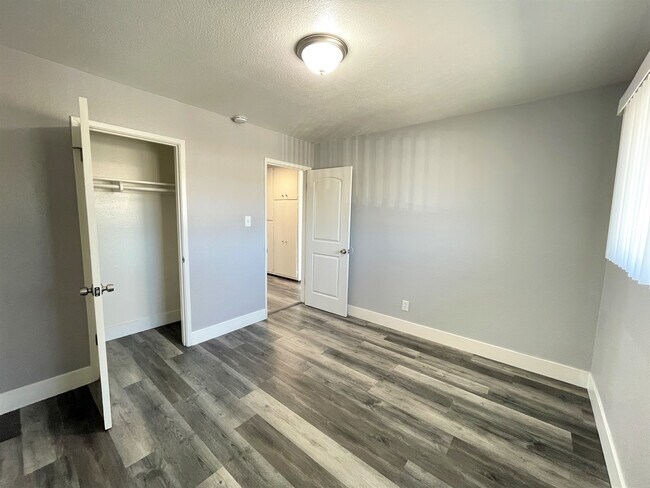 Building Photo - Oak Ridge Apartments