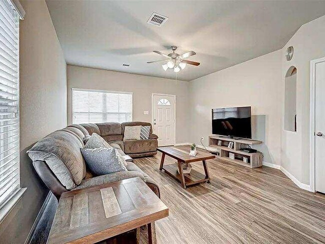 Foto del edificio - 3843 Briar Water Ct