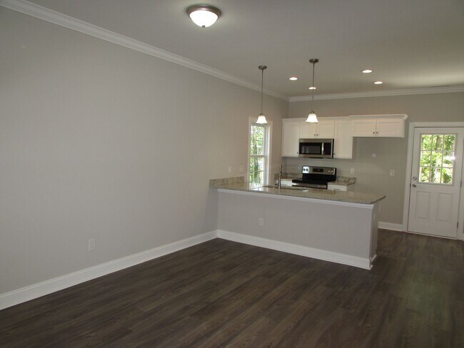 Foto del edificio - Great 3 Bed/1.5 Bath Home in the Heart of Hickory - Open Floor Plan - Modern Kitchen - Flat Backy...