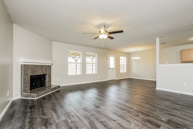 Foto del edificio - 1704 Chesterwood Dr