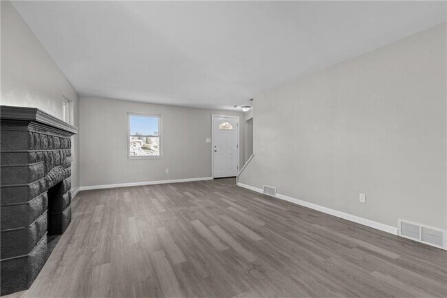 Building Photo - 2982 Kestner Ave