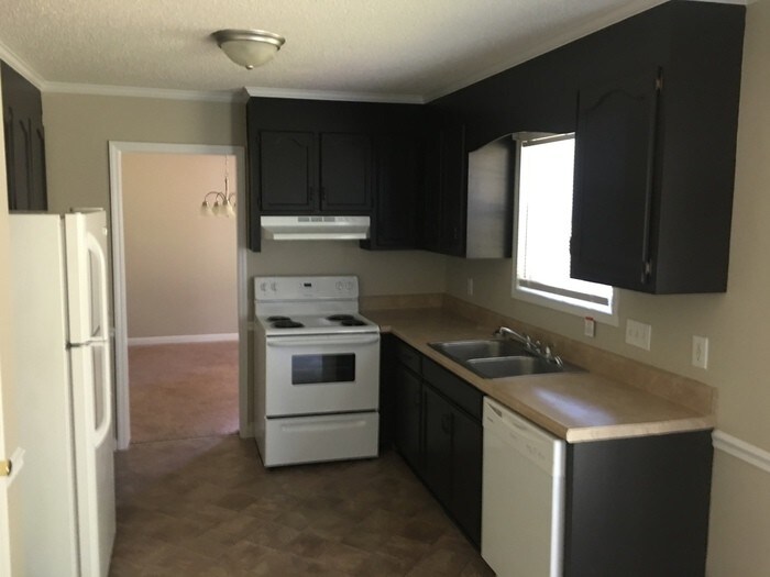 Building Photo - Nice open home with two story family room