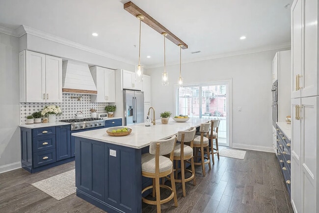 Photo - 615 S Delhi St House