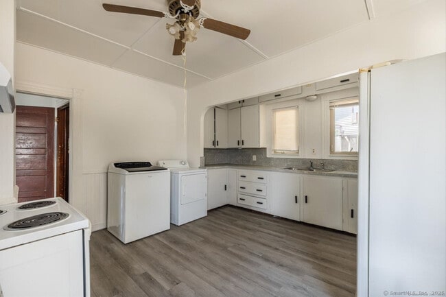 Building Photo - 118-120 New Haven Ave