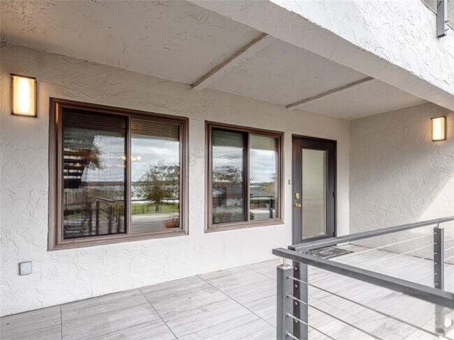 Foto del edificio - 1 Lake Hollingsworth Dr