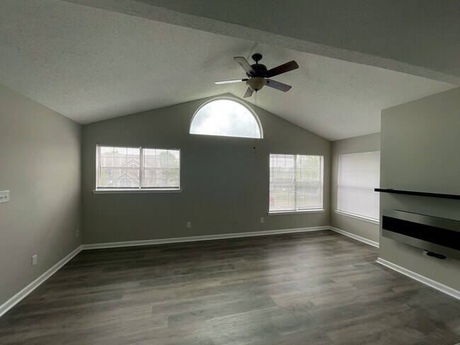 Foto del edificio - 188 Waters Edge Ln
