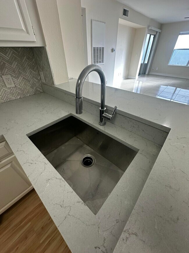 Foto del edificio - 1745 Palm Cove Blvd