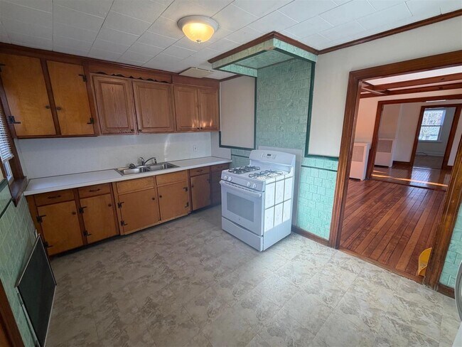 Building Photo - 23 Ashland St