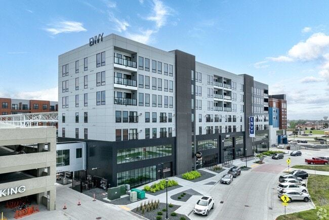 Building Photo - 360 32nd Ave W