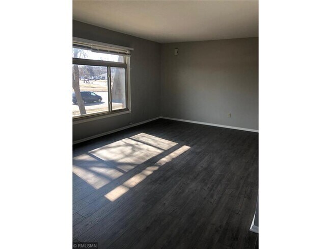 Building Photo - 2200 W 98th St