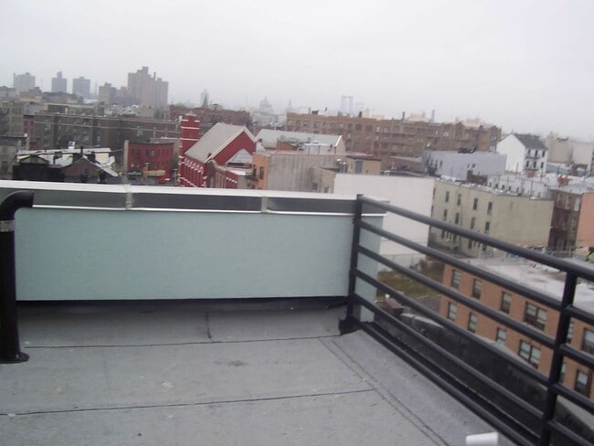 Building Photo - 42 Scholes St