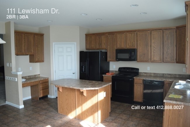 Building Photo - Immaculate end unit Cranberry Townhome